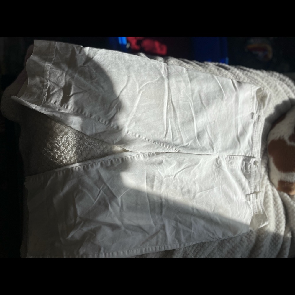 White Capri pants